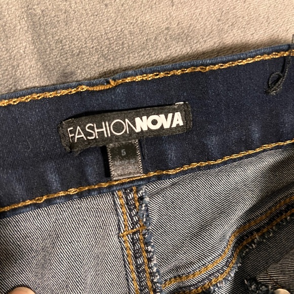 Fashion Nova Dark Blue Distressed Skinny Jeans Size 5 - Picture 9 of 12